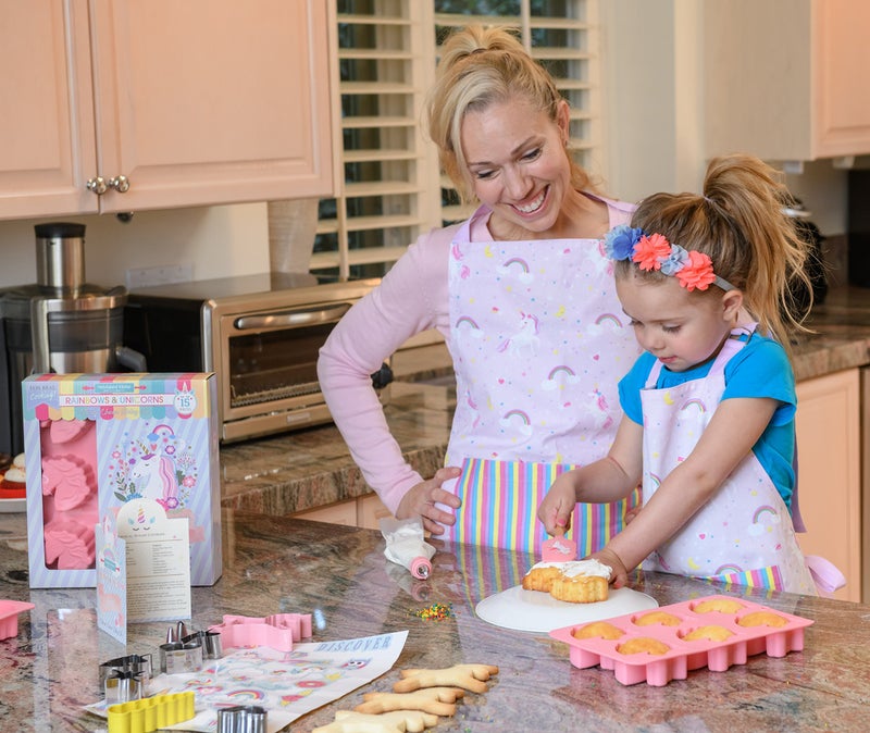 Handstand Kitchen Rainbows and Unicorns 15-piece Ultimate Baking Party with Recipes - Image 3